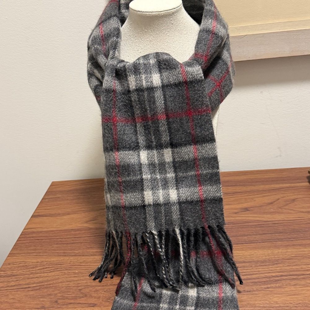 Pure Cashmere Unisex Gray Tartan Plaid Scarf w/Fringe. Reverses to Solid Black.